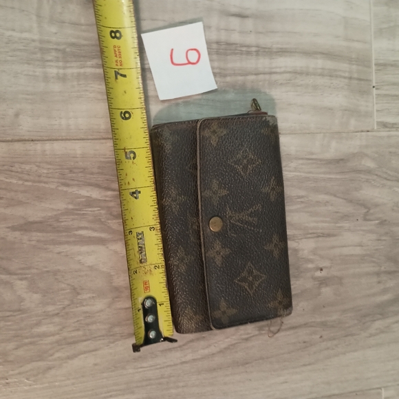Authentic Louis Vuitton Monogram Canvas Wallet - Brown - Picture 13 of 14